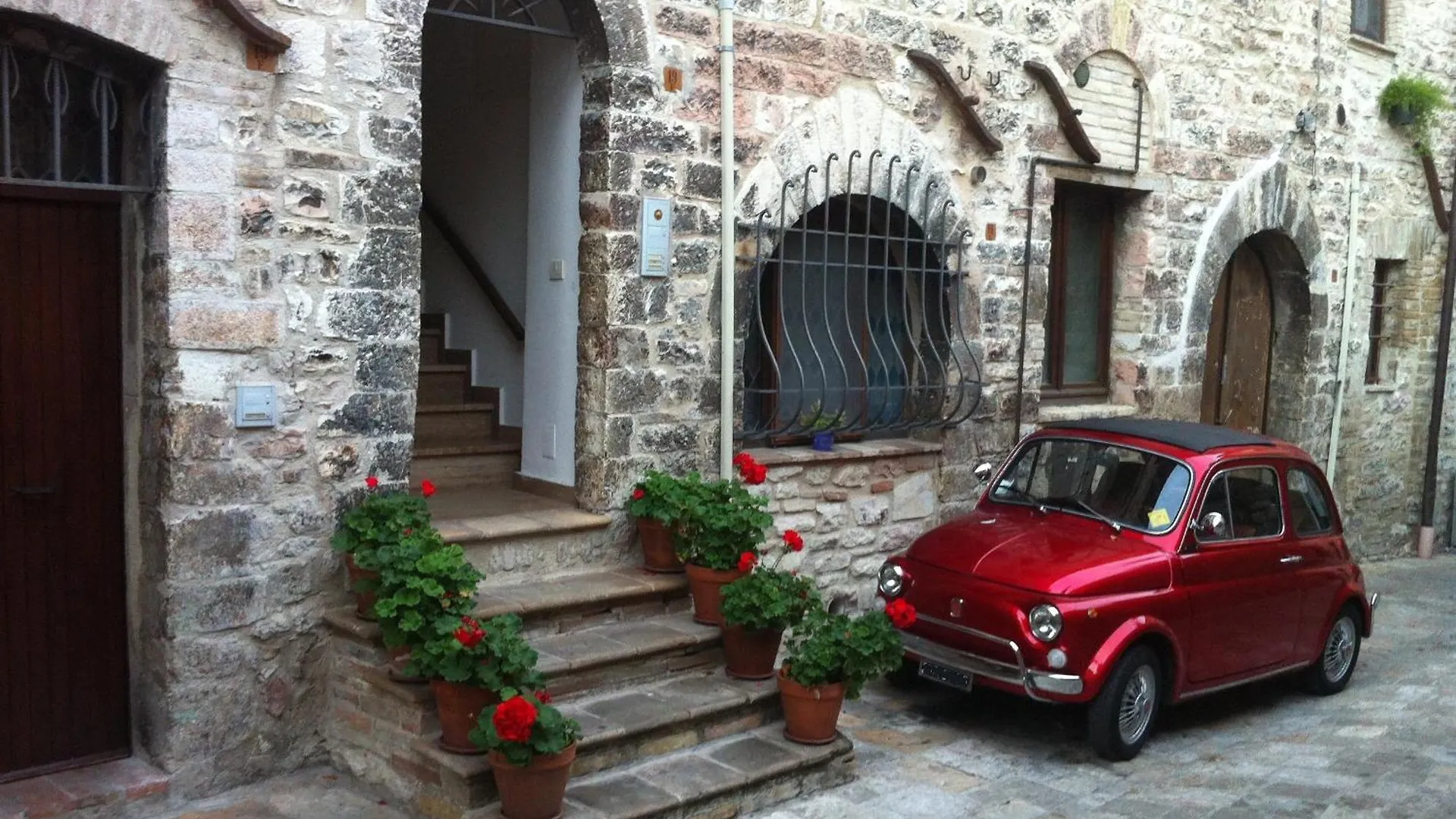 Monte Cavallo contacts